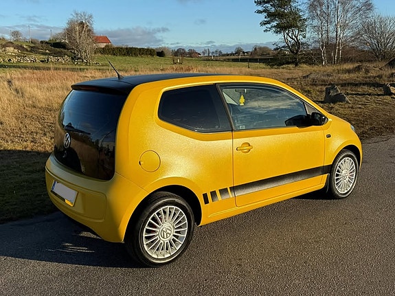 Volkswagen UP! 3 of 5