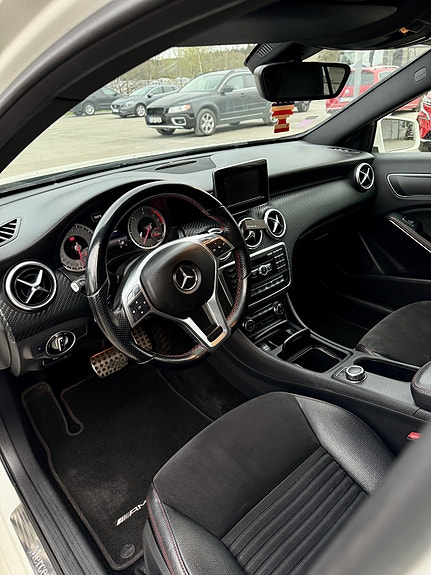 Mercedes-Benz A180 4 of 5