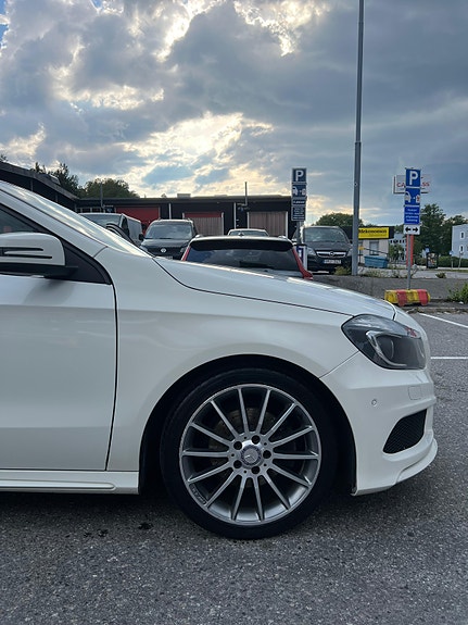 Mercedes-Benz A180 3 of 5