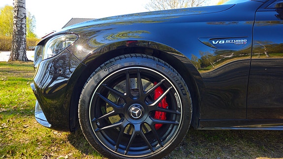 Mercedes-Benz E63 9 of 18