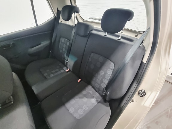 Hyundai i10 9 of 21