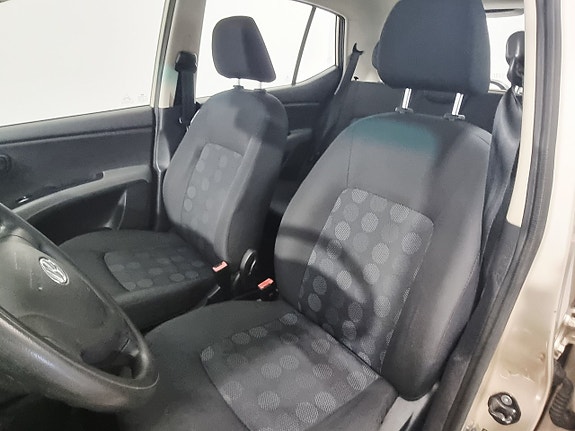 Hyundai i10 7 of 21