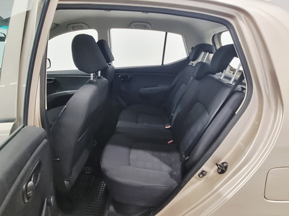 Hyundai i10 8 of 21