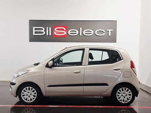 Hyundai i10 2 of 21