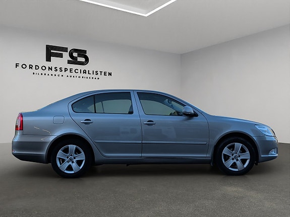 Skoda Octavia 2 of 5