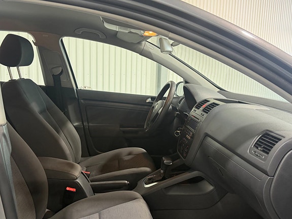 Volkswagen Golf V 9 of 13