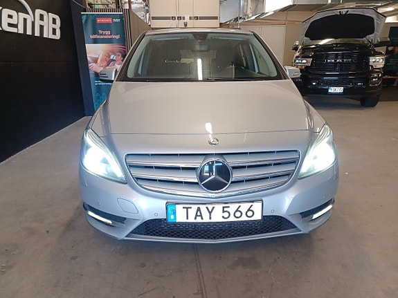 Mercedes-Benz B180 3 of 5