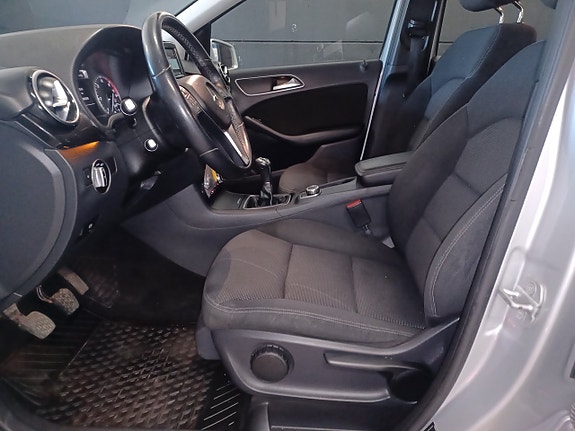 Mercedes-Benz B180 10 of 14