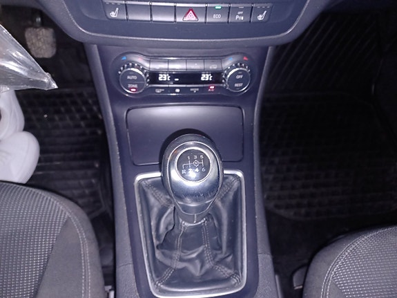 Mercedes-Benz B180 14 of 14