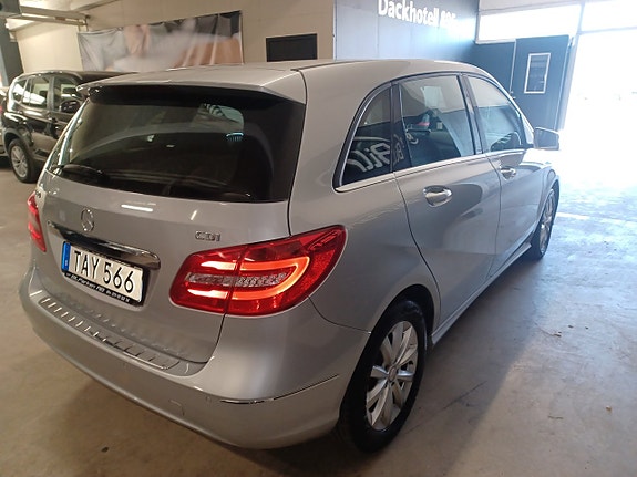 Mercedes-Benz B180 7 of 14