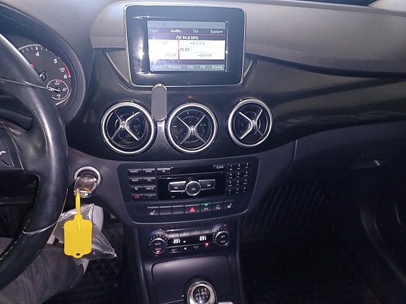Mercedes-Benz B180 13 of 14