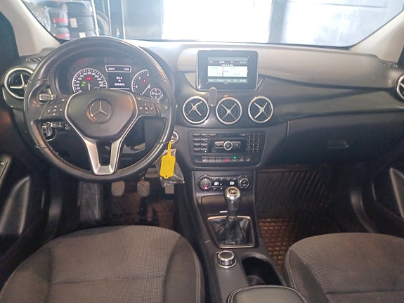 Mercedes-Benz B180 11 of 14