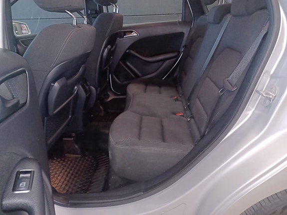Mercedes-Benz B180 9 of 14
