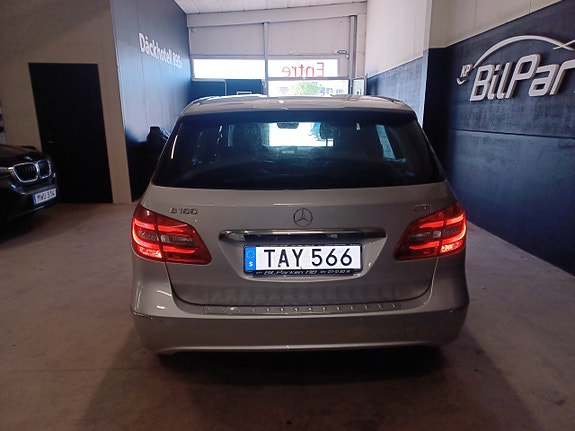 Mercedes-Benz B180 6 of 14
