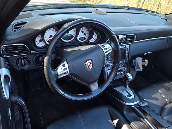 Porsche 911 Carrera S 4 of 5