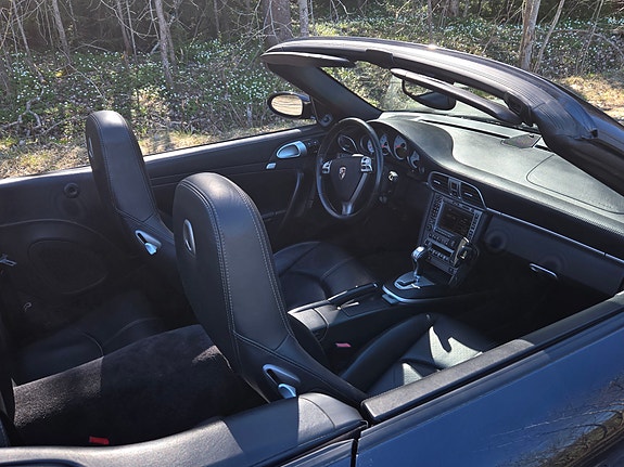 Porsche 911 Carrera S 3 of 5