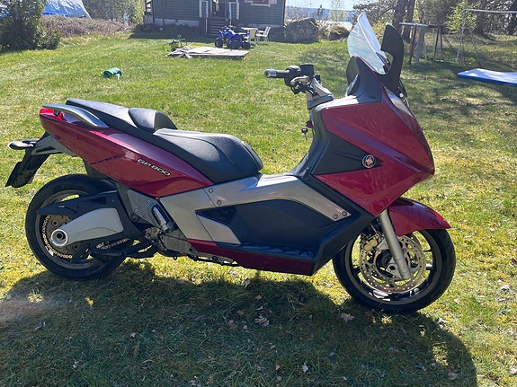 Gilera GP 800 2 of 9