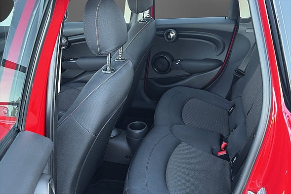 MINI Cooper 16 of 16