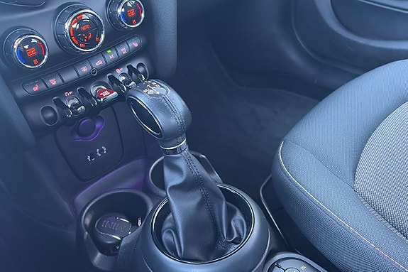 MINI Cooper 15 of 16