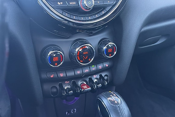 MINI Cooper 14 of 16