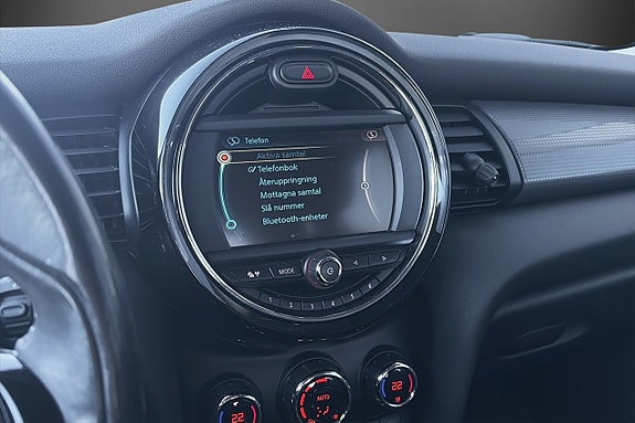 MINI Cooper 13 of 16
