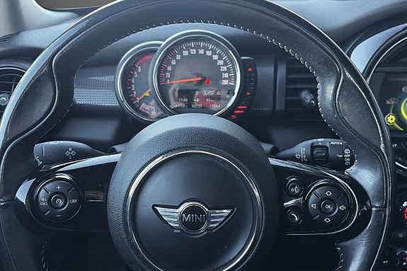 MINI Cooper 10 of 16