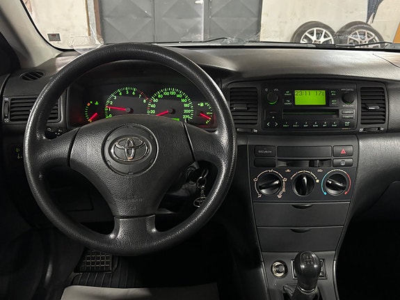 Toyota Corolla 14 of 16