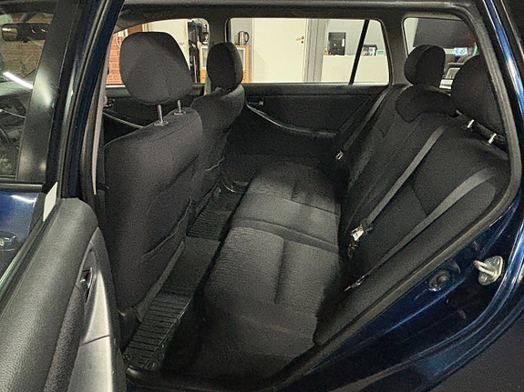 Toyota Corolla 11 of 16