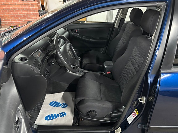 Toyota Corolla 10 of 16