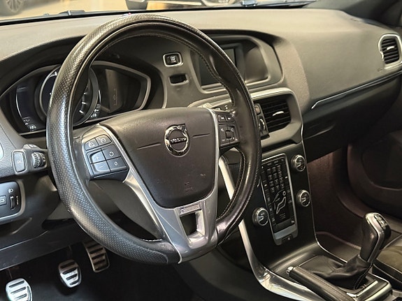 Volvo V40 13 of 19