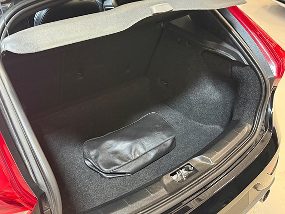 Volvo V40 16 of 19