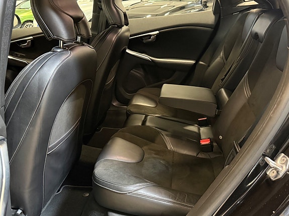 Volvo V40 12 of 19