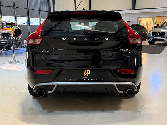 Volvo V40 4 of 19