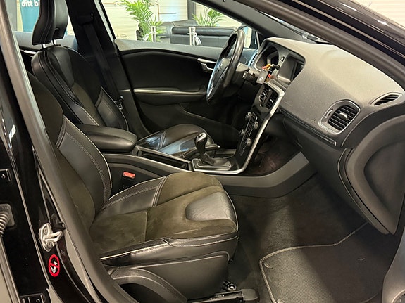 Volvo V40 11 of 19