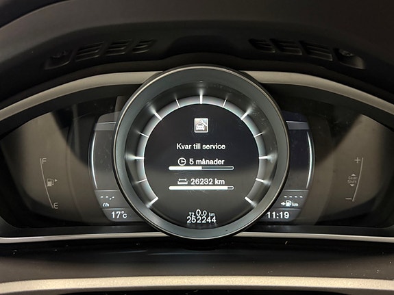 Volvo V40 15 of 19