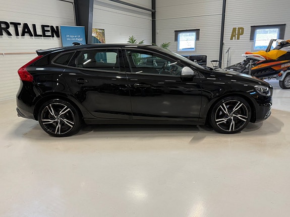 Volvo V40 6 of 19