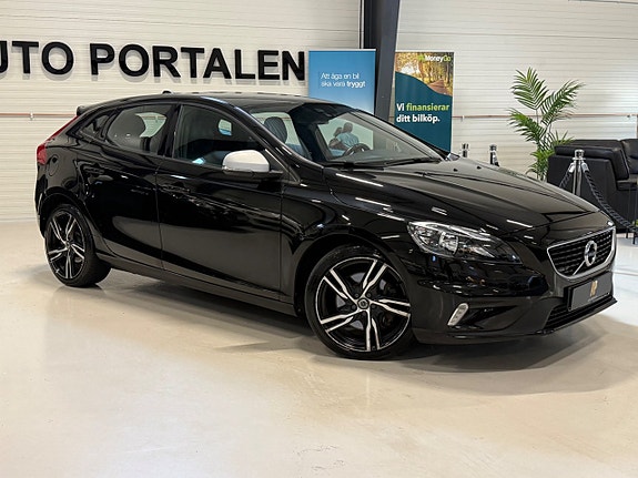 Volvo V40 2 of 19