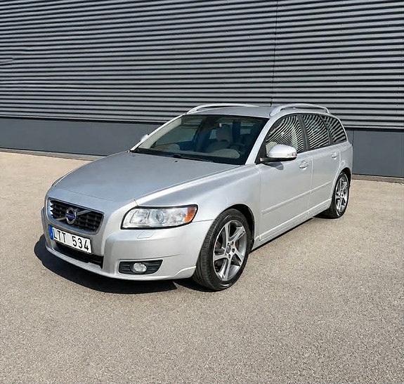 Volvo V50 2 of 14