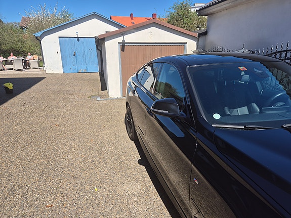 BMW 320d 2 of 8