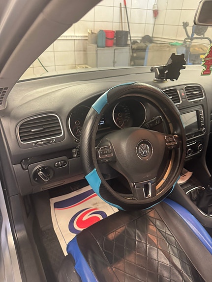 Volkswagen Golf VI 3 of 9