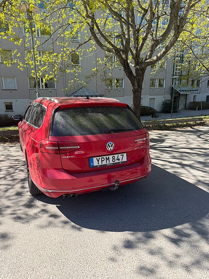 Volkswagen Passat 2 of 5