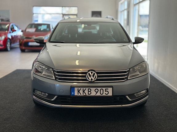 Volkswagen Passat 2 of 5
