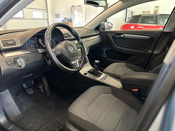 Volkswagen Passat 13 of 18