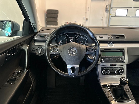 Volkswagen Passat 17 of 18