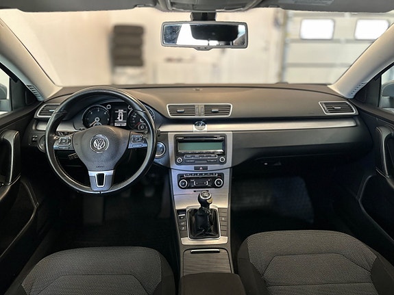 Volkswagen Passat 14 of 18