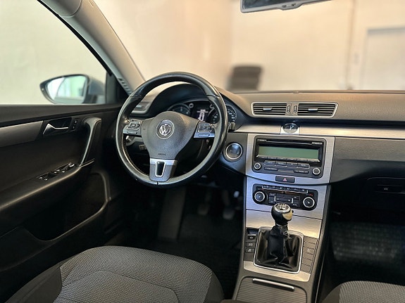 Volkswagen Passat 11 of 18
