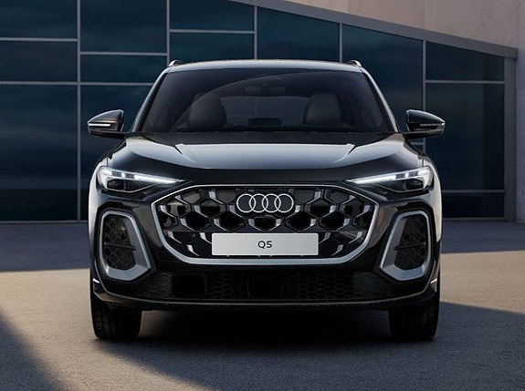 Audi Q5 2 of 5
