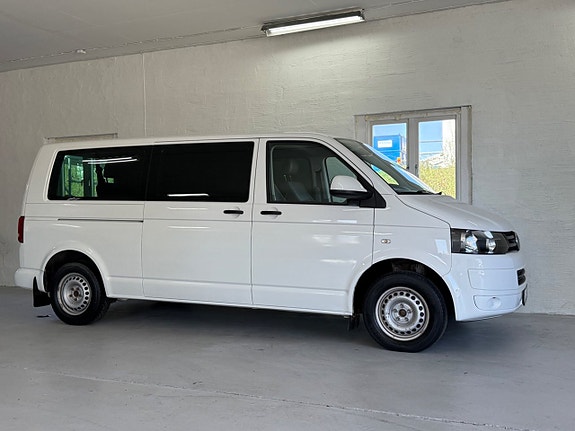 Volkswagen Caravelle 3 of 5