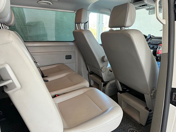 Volkswagen Caravelle 11 of 15