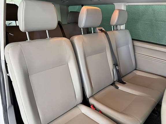 Volkswagen Caravelle 9 of 15